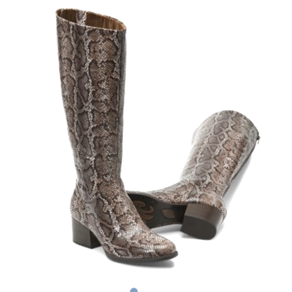 Born Adriana Boot